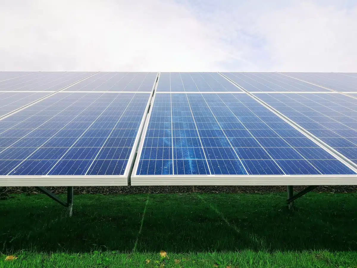 5 benefits of having solar panels, even in seasons with less sunlight